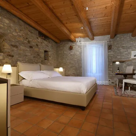 Ca 'd Calin Casa Nel Borgo Konukevi